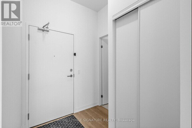 Photo - 6 David Eyer Rd Unité 105