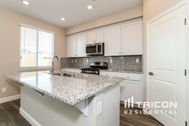 Photo - 1268 Victorian St