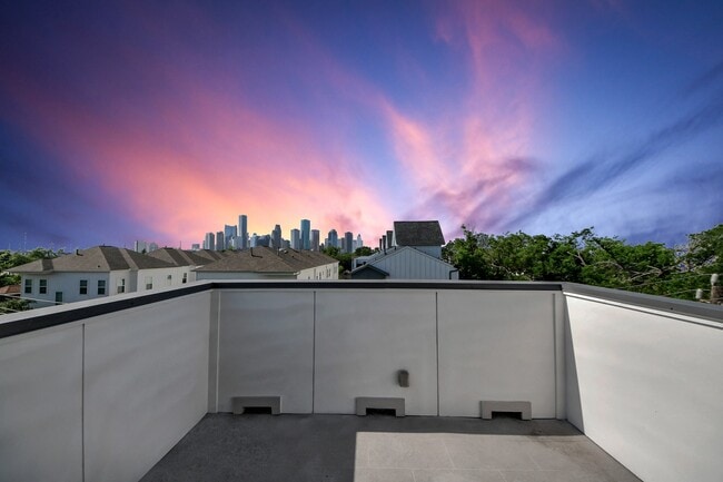 Photo - 2302 Johnson St