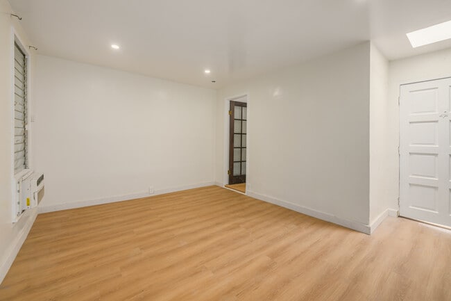 Photo - 1325 N Orange Dr Unit 1325