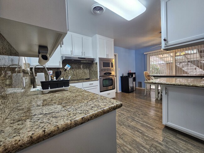 Photo - 2801 Loyola St