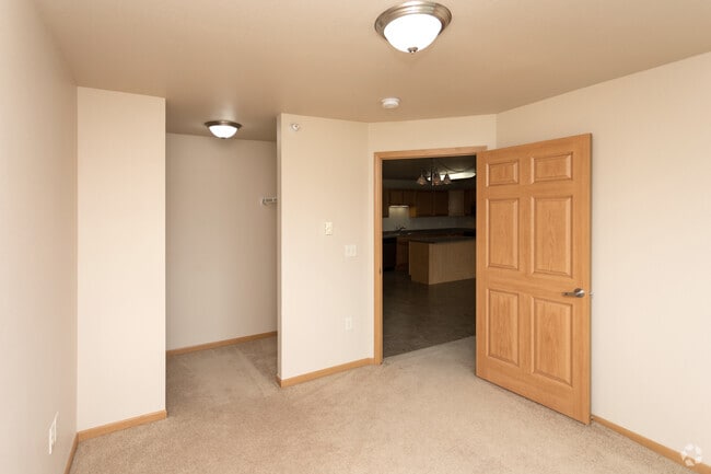 2BR, 2BA - 1,050SF