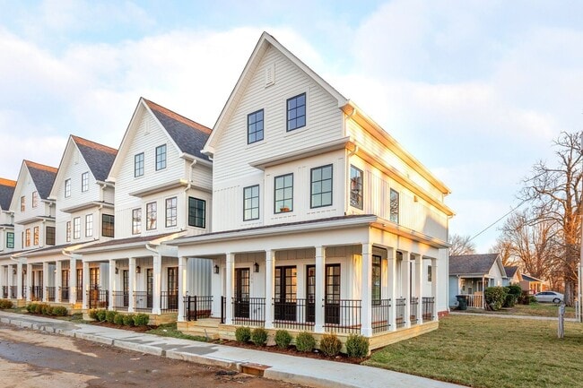 Building Photo - Modern Living In East Nashville!