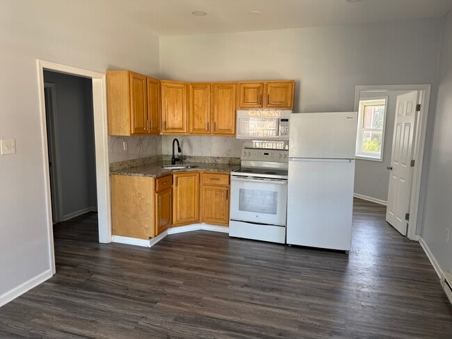 Photo - 301 S Matlack St Unidad APT A - 1st Floor