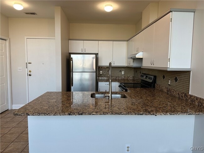 Building Photo - 526 Plum St Rental