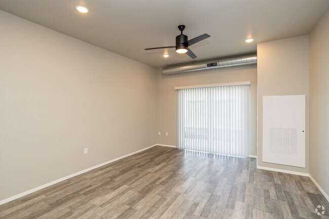 1BR, 1BA - 730SF - Living Room