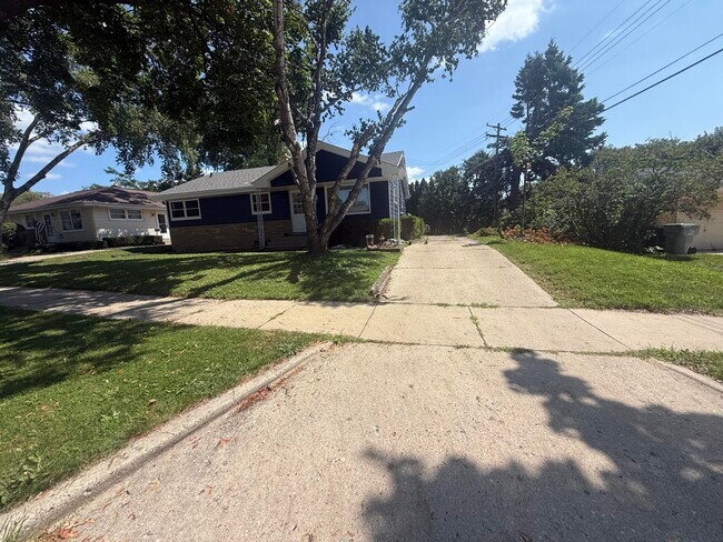 Photo - 4250 N 83rd St