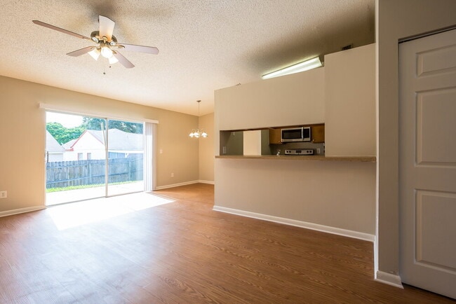 Photo - 317 Regal Park Dr