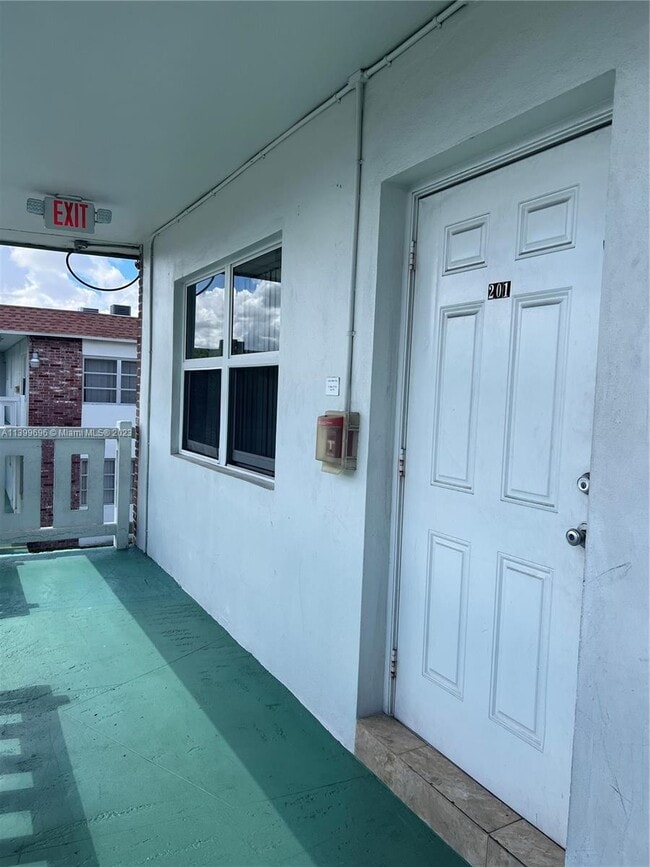 Building Photo - 1521 NW 43rd Ave Unit 201 Rental