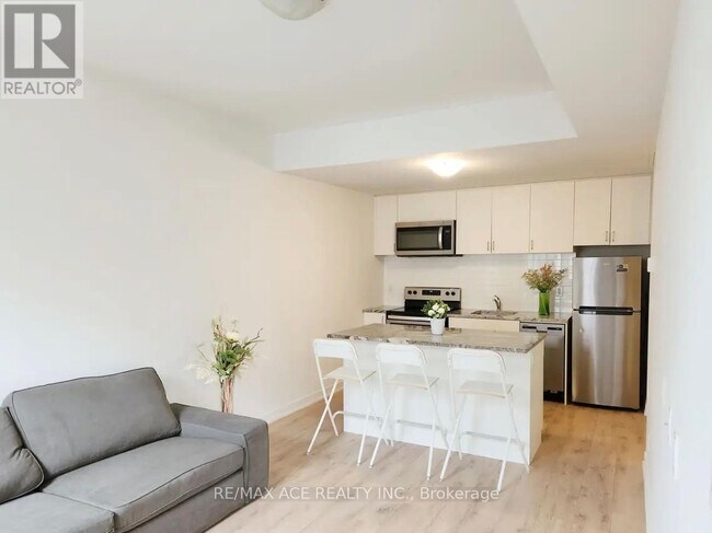 Photo - 1720 Simcoe St N