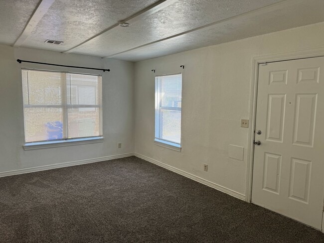 Photo - 1 bed duplex close to all things Norman! New paint, carpet and flooring!