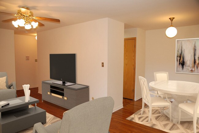 Photo - 417 W. Roscoe