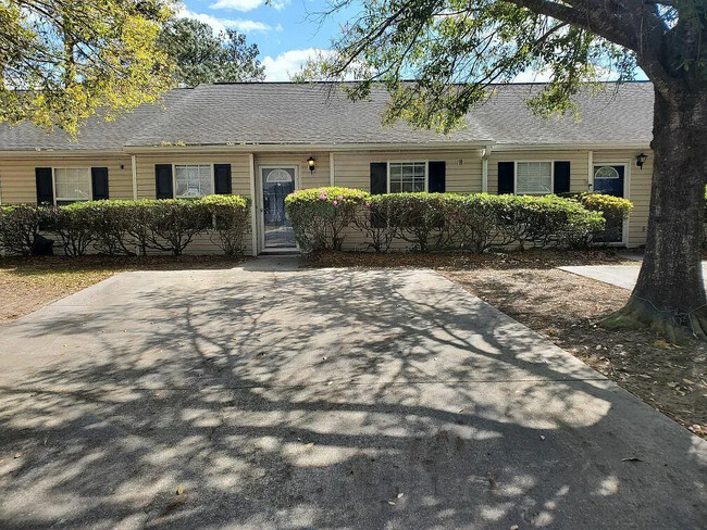 o Driveway with parking for 2 cars - 1548 Blaze Ln Townhome