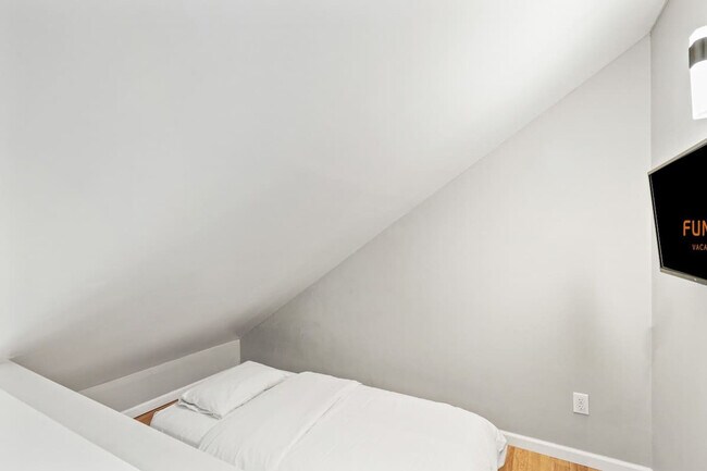 Photo - 5218 Beach Dr Unit ID1355001P