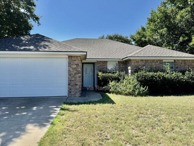 Building Photo - 116 Lindenwood Ln W Rental