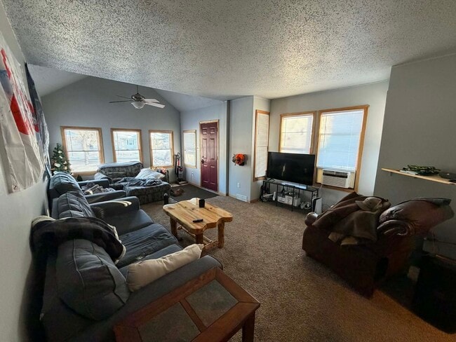 Photo - 1318 10th St N