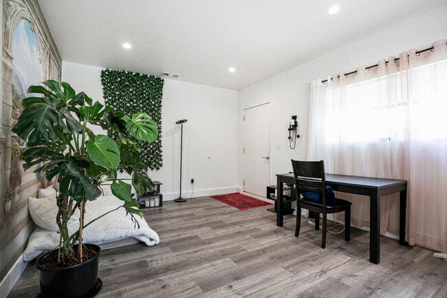 Photo - 1748 Opechee Way