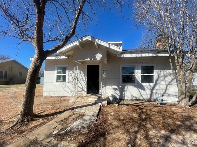 Building Photo - LARGE 4 BEDROOM 2 BATH HOUSE NEAR HSU AND ...