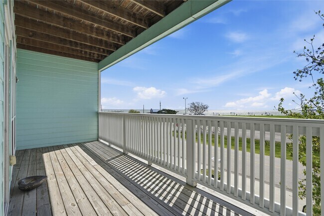 Photo - 709 N Bayshore Dr