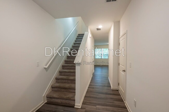 1651 Vernon Blvd