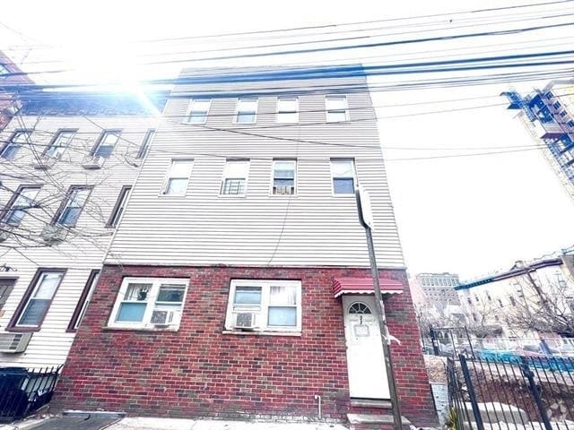 Building Photo - 33 Orchard St Unit 3R Rental