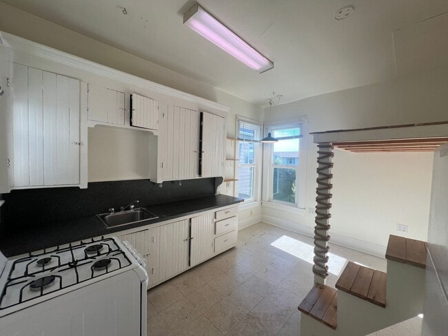 Photo - Studio Unit Very Close to WWU and Downtown Unidad # 3