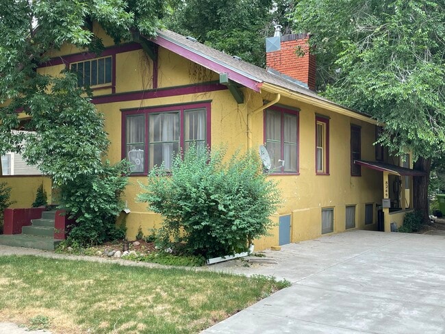 Photo - 824 Mathews St