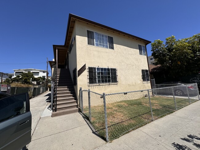 Front of Property (unit 2nd fl. rear - 960 S Catalina St Apartments Unit 962 half