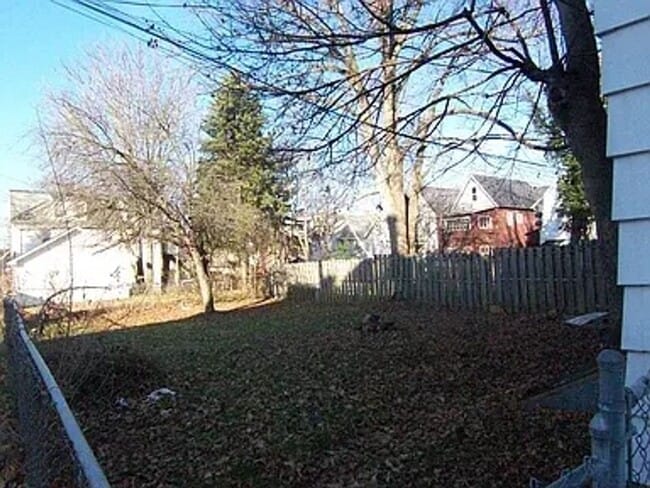 Photo - 719-721 Elmira St