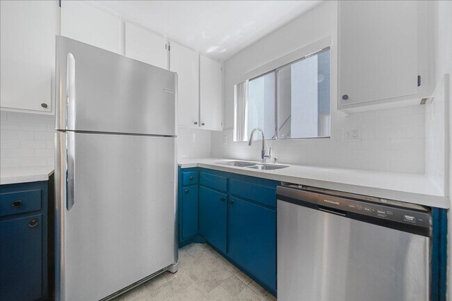 Photo - 448 W Windsor Rd Unit 05