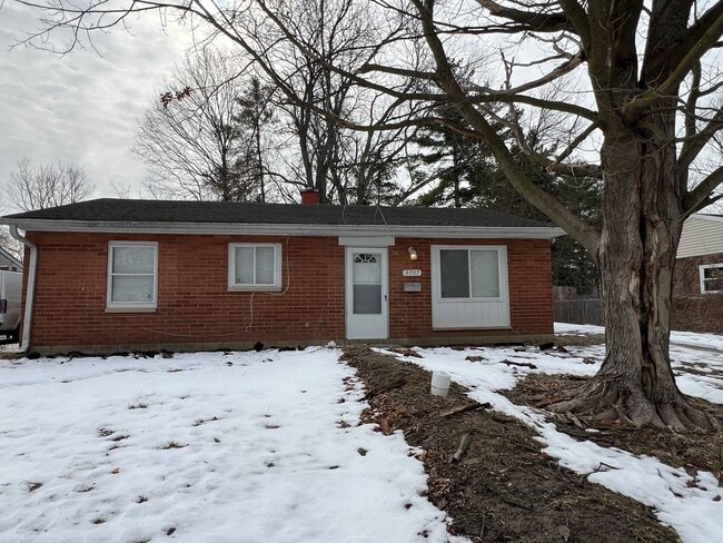 Building Photo - Far Eastside 3 Bedroom 1 Bath