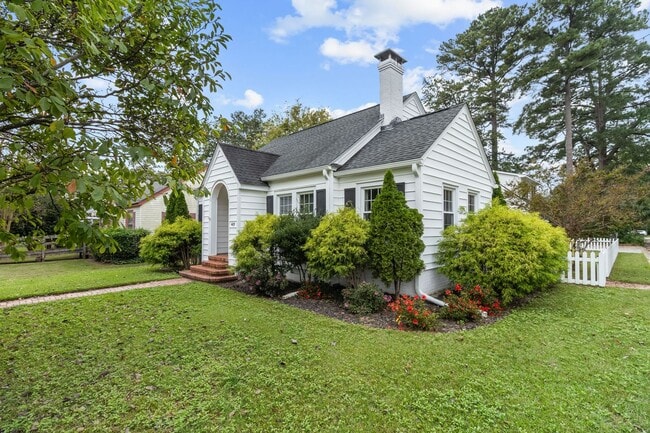 Photo - 4 Bedroom 3 Bath in Haymount- Available through June 1, 2027 only!