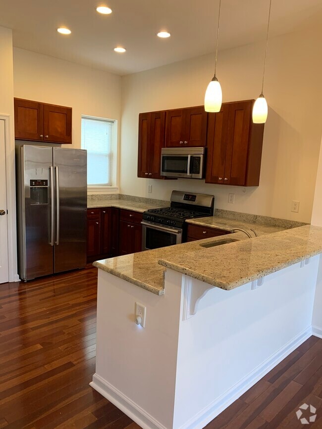 Building Photo - 1424 Catharine St Unit C Rental