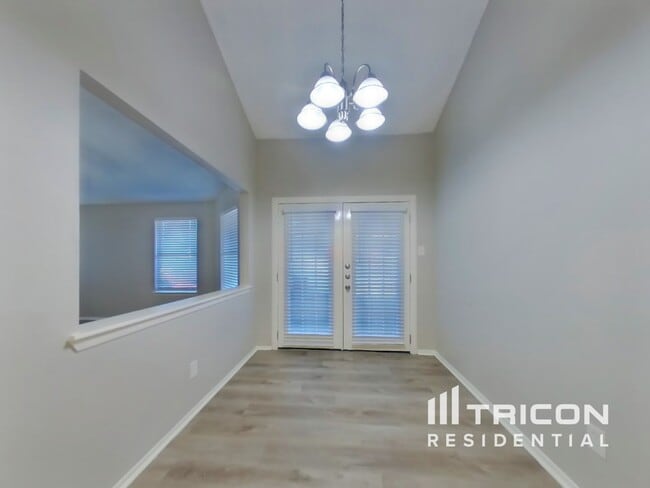 Photo - 3107 Lucida Ln