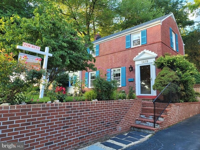 Building Photo - 1419 N Longfellow St