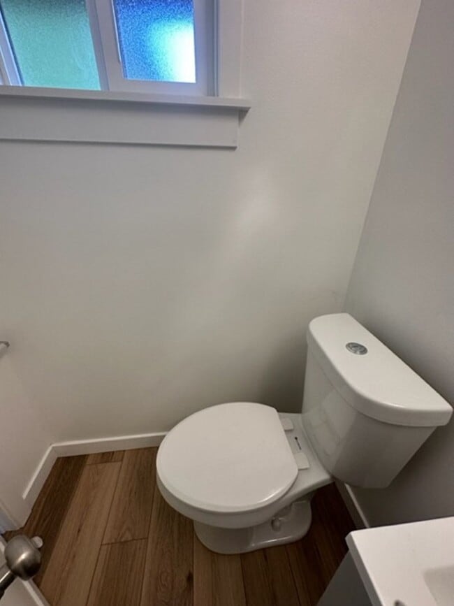 Photo - 15801 Larch Way Unit B