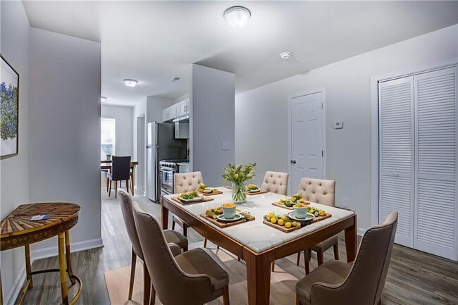 Building Photo - 2340 Beaver Ruin Rd Unit UN15