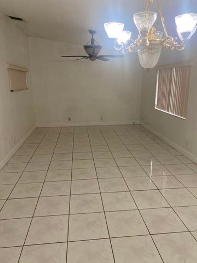 Photo - 663 White Water Dr