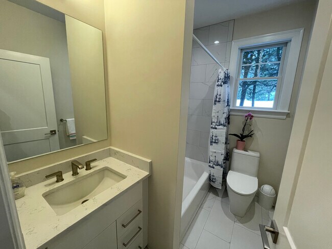 26 Colony Rd Unit Furnished apartment in Lexington