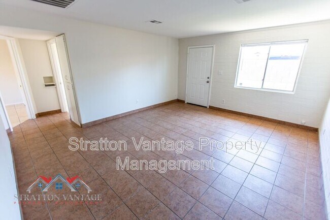 Photo - 2028 N 26th Pl Unit #2