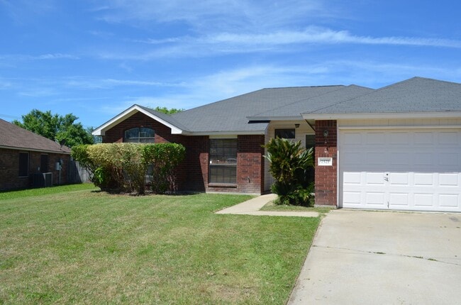 Building Photo - 2521 Creek Dr