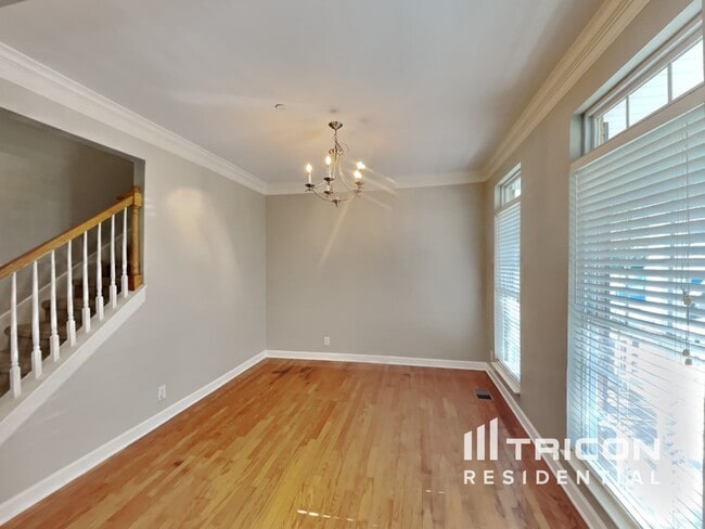 Photo - 1307 Creekside Dr