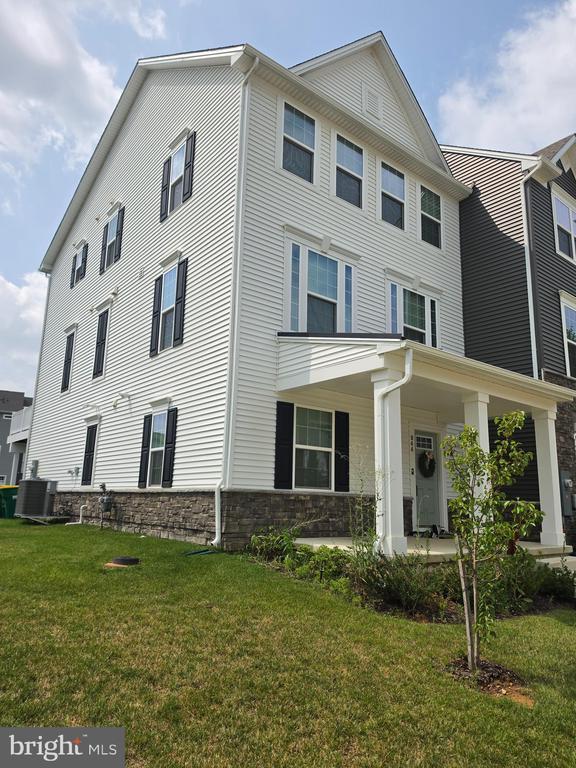 Photo - 844 New Castle Landing Dr