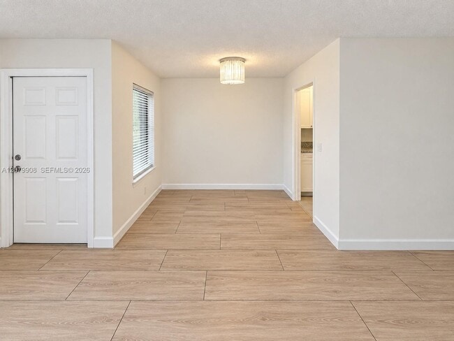 Building Photo - 7610 SW 10th St Unit 3