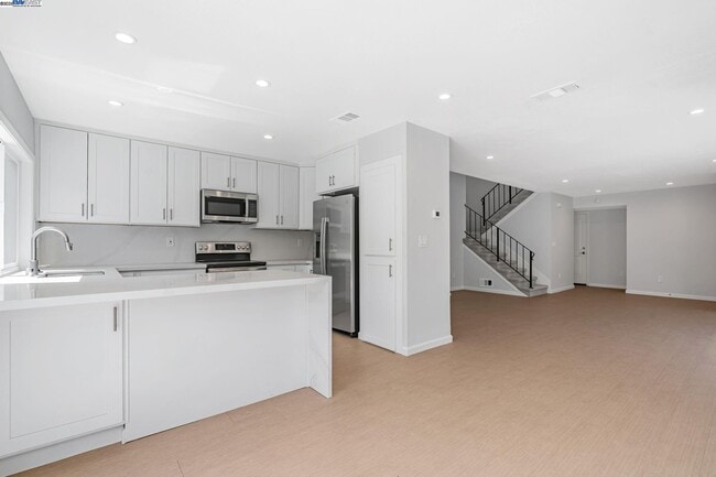 Photo - 390 Grovewood Loop N