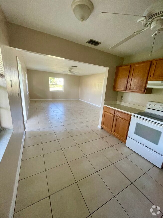 Building Photo - 1570 E Breezy Ln Unit 1570 A East Breezy lane Rental