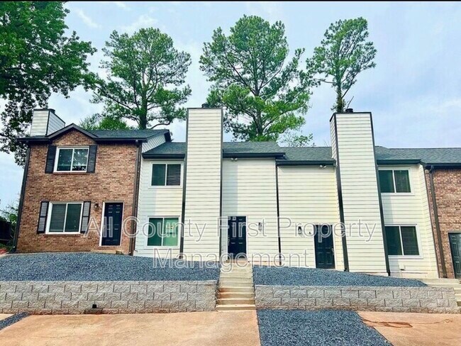 Building Photo - 1344 N Hampton Rd