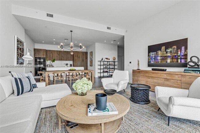 Building Photo - 650 NE 32nd St Unit BH6