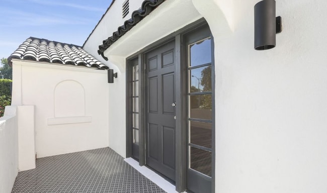 Photo - 1007 N Harper Ave Unidad 1007