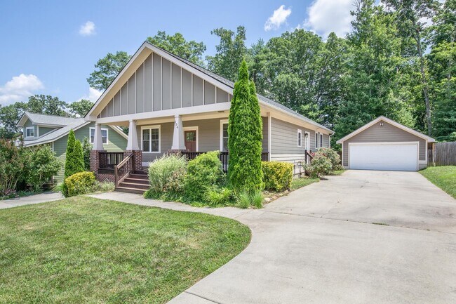 Building Photo - Modern Craftsman-Style Home in West Asheville